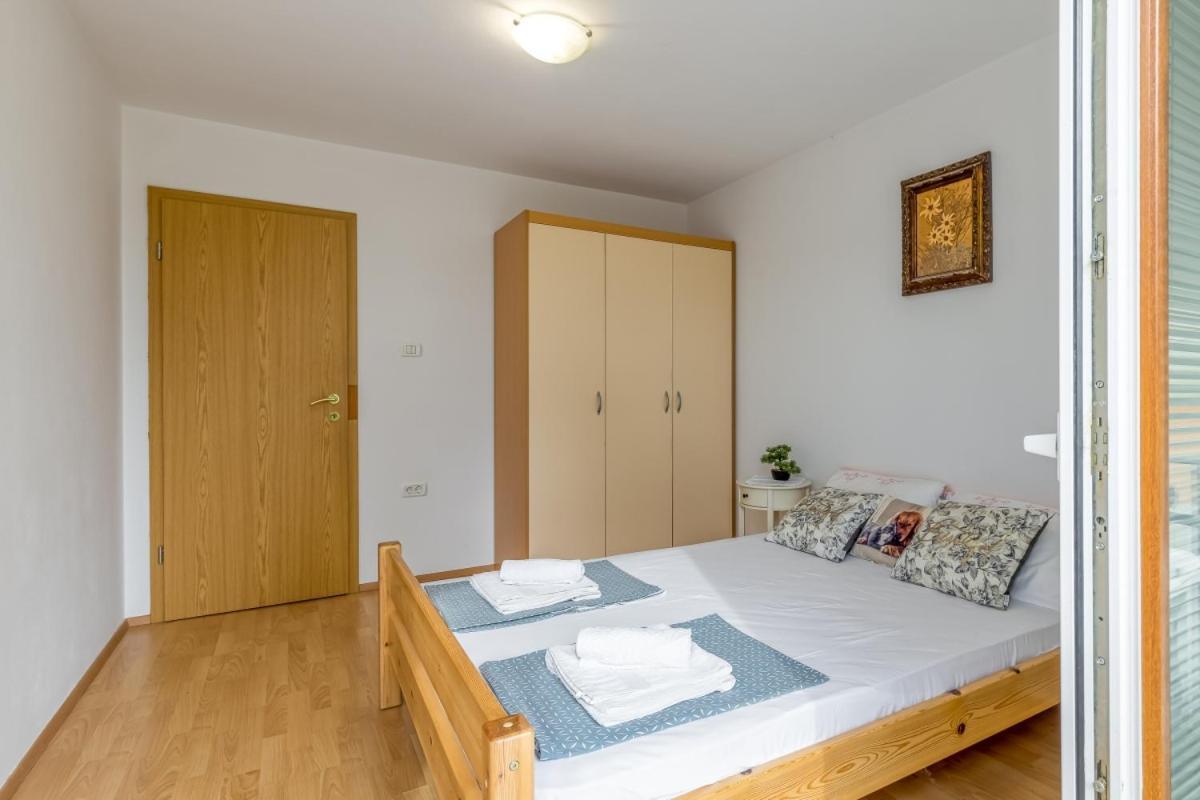 Apartment Between The Vineyard Ankaran Exterior foto
