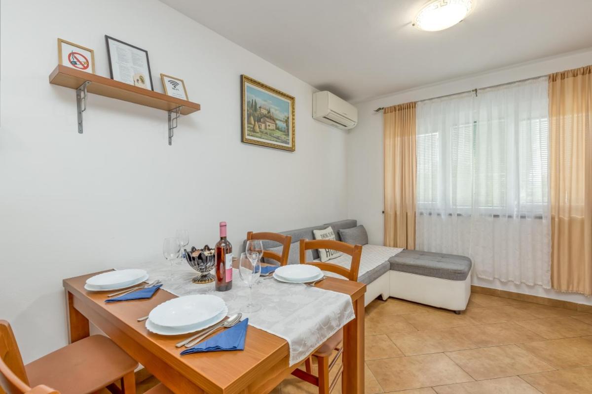 Apartment Between The Vineyard Ankaran Exterior foto